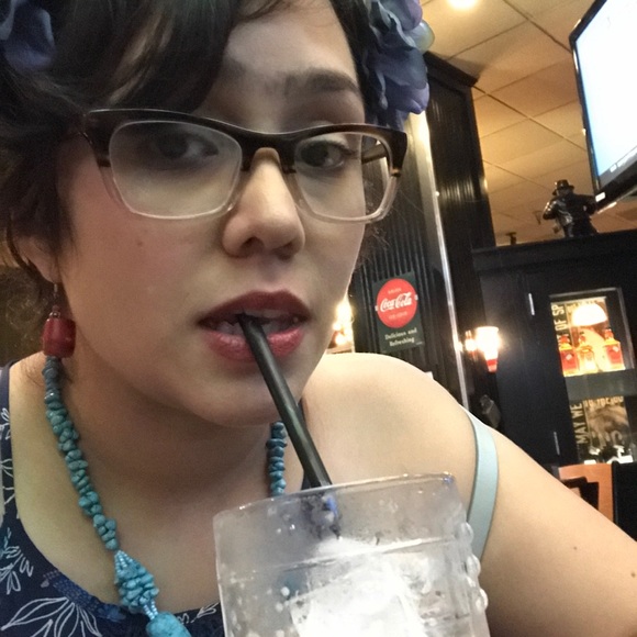 Meet your Posher, Cindy’s fashionfinds - Picture 7 of 8